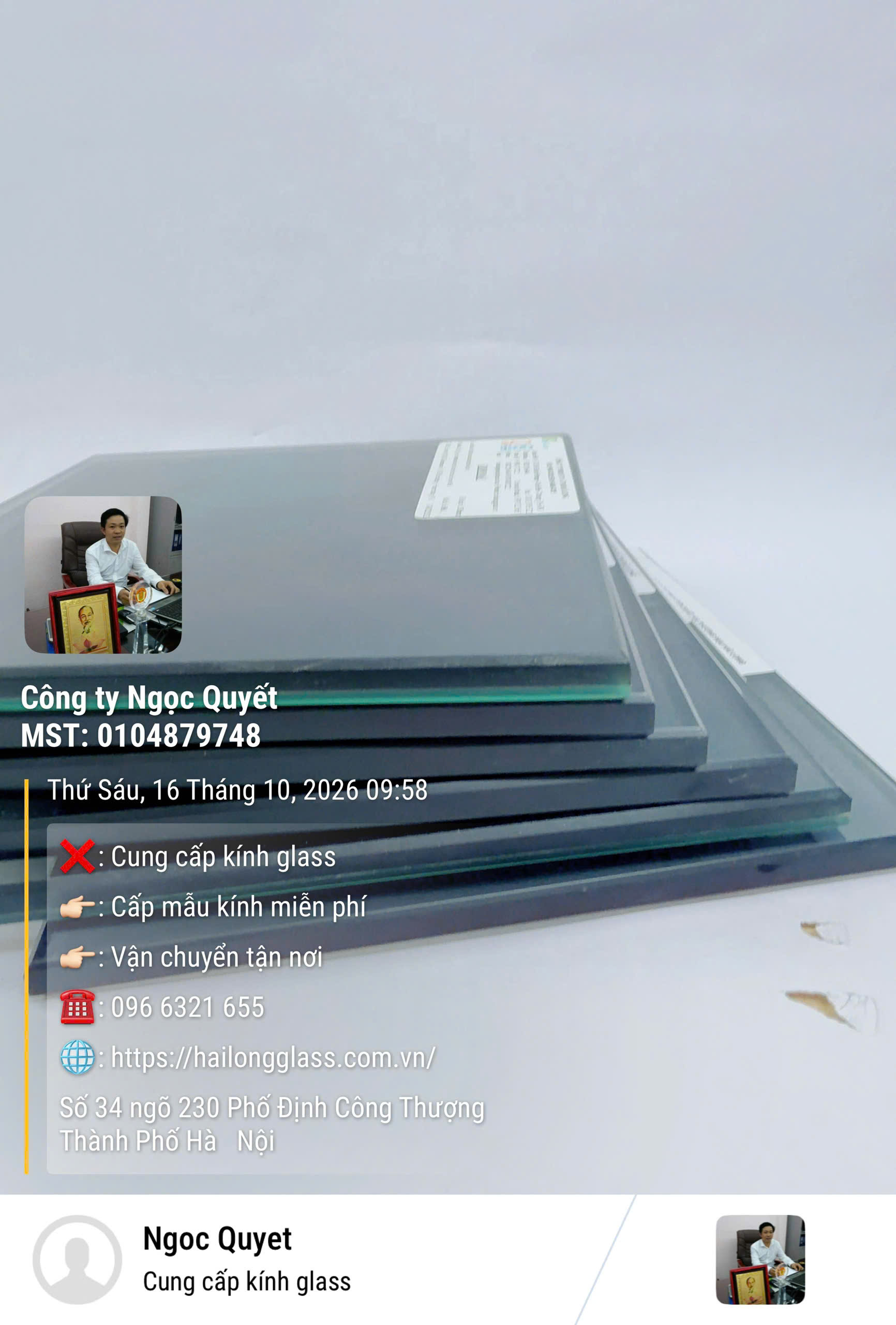 Các tấm kính cường lực phẳng màu xám xanh xếp chồng lên nhau của Ngọc Quyết Glass, Hà Nội